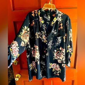Justify navy blue flowered mid sleeve,  v neck, front pocket blouse size 3X